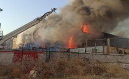 Karma Deri Organize Sanayi Bölgesinde Bir fabrikada yangın çıktı.