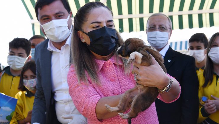 Uşak Belediyesi Hayvanları Koruma Günü Dolayısıyla Hayvan Barınağında Programa  Düzenlendi