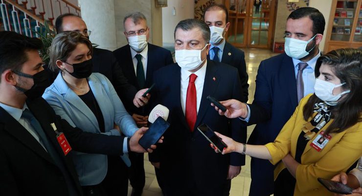 Bakan Fahrettin Koca, Parlamento Muhabirlerinin Sorularını Yanıtladı