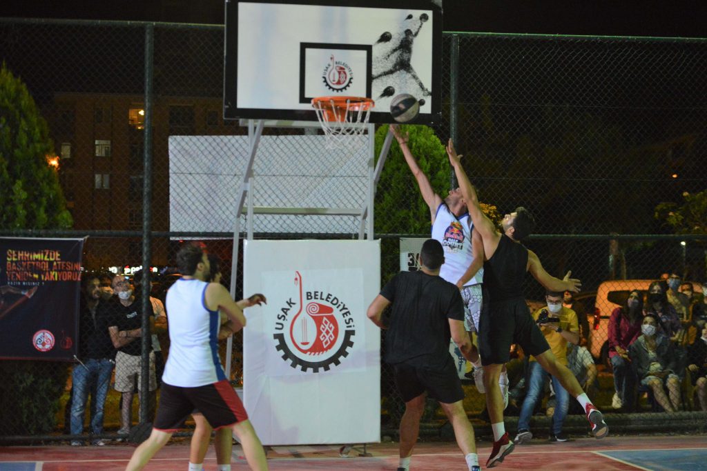 SPOR UŞAK BELEDİYESİ’YLE DEĞER KAZANIYOR - Sokak Basketbolu 1