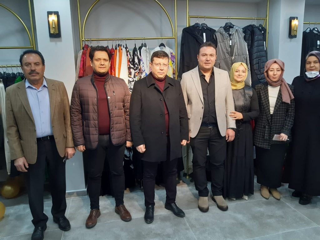 Uşak’ta Kadın Giyim Mağazalarına Bir Yenisi Daha Eklendi. - WhatsApp Image 2021 12 11 at 21.21.57