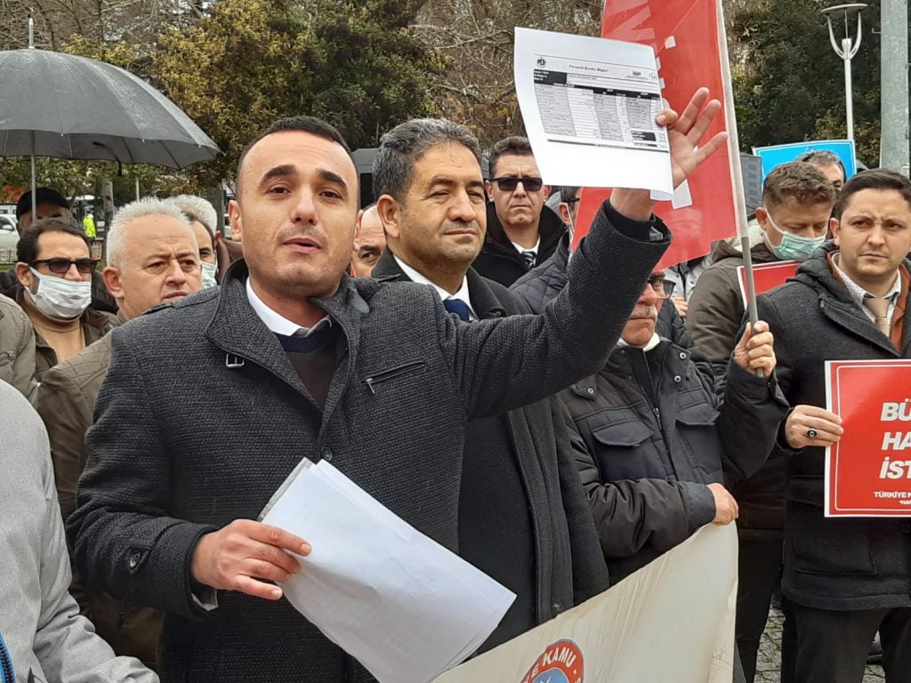 Türkiye Kamu-Sen Uşak İl Temsilcisi İrfan Kılınçer ’in basın açıklamasına yoğun katılım sağlandı. - WhatsApp Image 2021 12 15 at 19.12.15