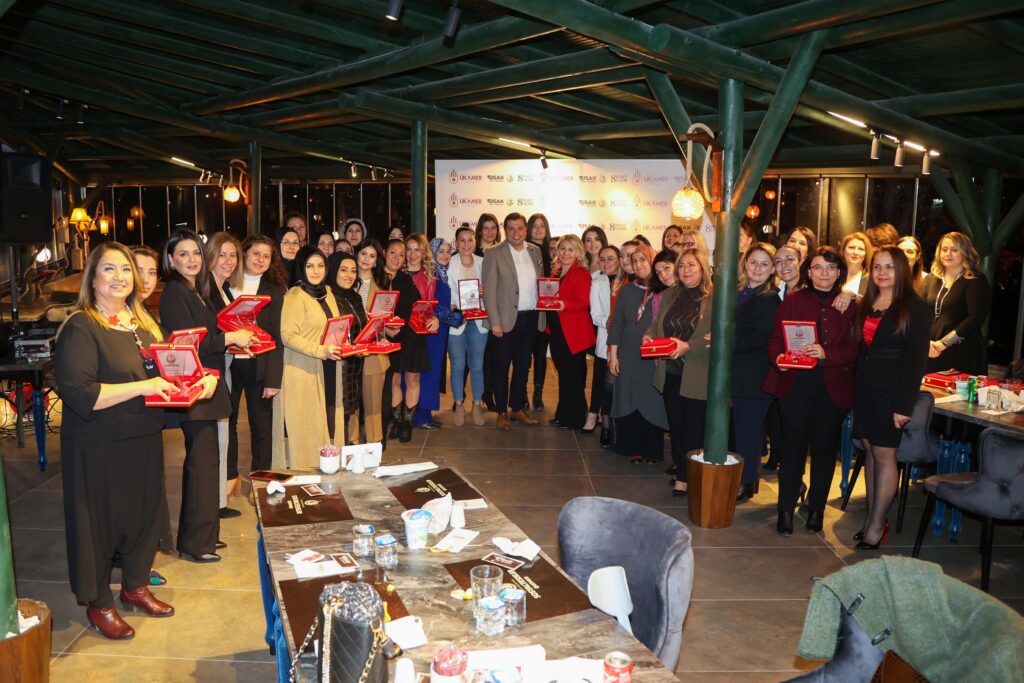 Uşak Belediye Başkanı Mehmet Çakın, 8 Mart Dünya Kadınlar Günü dolayısıyla düzenlenen İlham Veren Kadınlar toplantısına katıldı. 