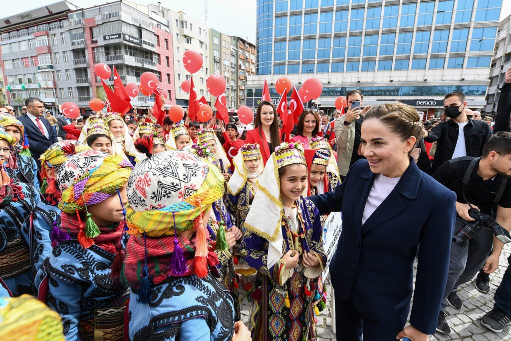 Uşak'ta, 23 Nisan Ulusal Egemenlik ve Çocuk Bayramı Nedeniyle Tören Düzenlendi.