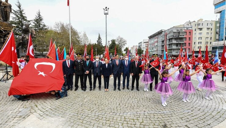 Uşak’ta, 23 Nisan Ulusal Egemenlik ve Çocuk Bayramı Nedeniyle Tören Düzenlendi.
