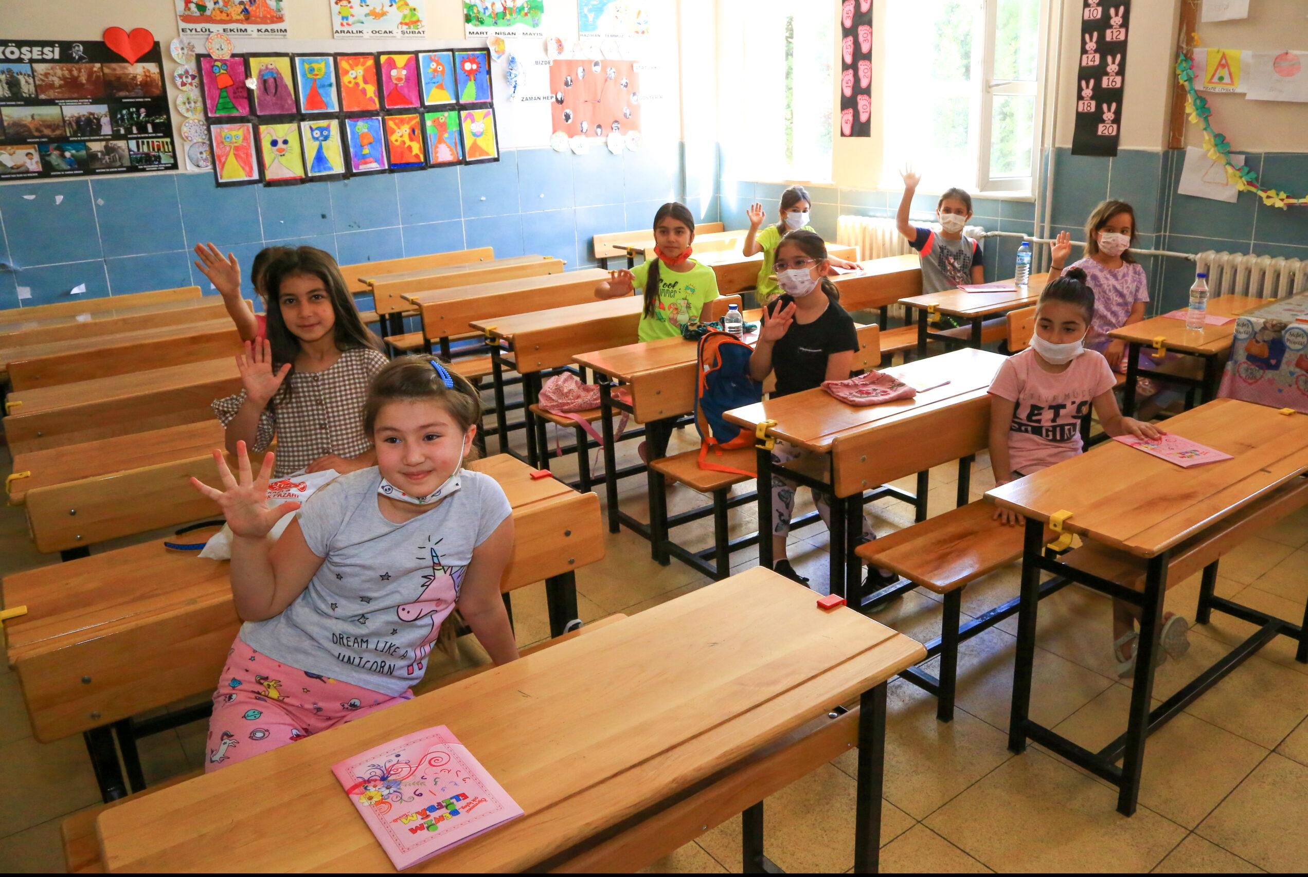 Uşak Belediyesi Bünyesinde Kurulan Genç Kuşak Yaz Okulu Tatilin Neşesine Neşe Katacak