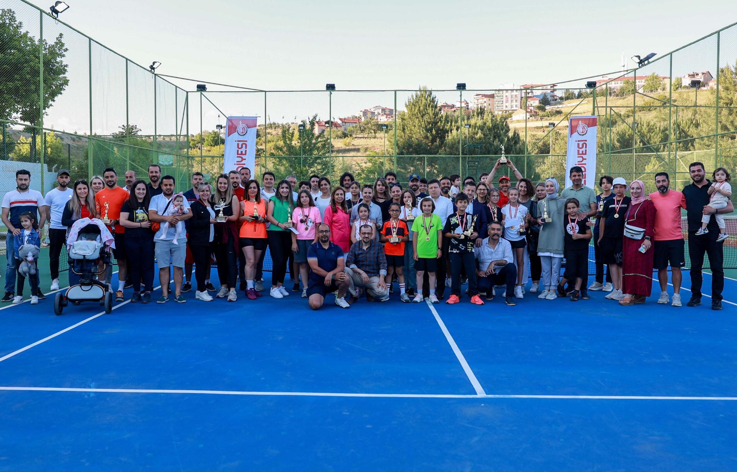 Uşak Belediyesi Tarafından Her Yıl Düzenli Olarak Yapılan Geleneksel Tenis Turnuvalarının Onuncusu Gerçekleşti.