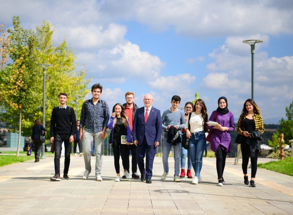Türkiye'nin Parlayan Yıldızı Uşak Üniversitesi Tercihlerde de İlk Sıralarda