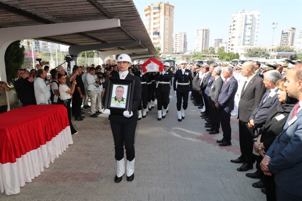Şehit Polis Memuru Sedat Gezer Son Yolculuğuna Uğurlandı