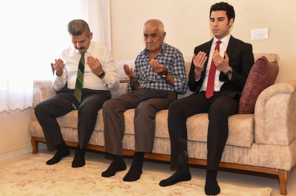 Vali Dr. Turan Ergün, Karahallı İlçesinde Şehit Ailelerini Ziyaret Etti