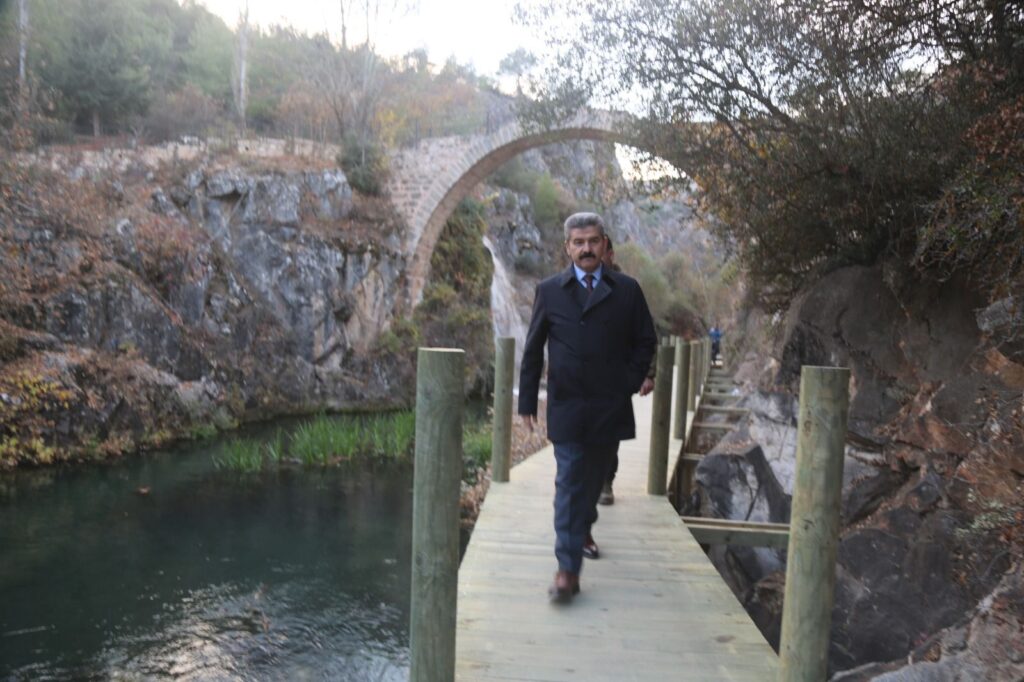 Vali Dr. Turan Ergün, Clandras Ahşap Yürüyüş Yolu Çalışmalarını Yerinde İnceledi