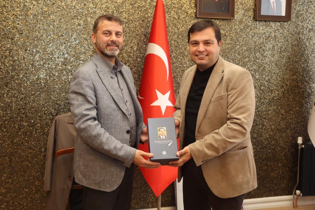 Eğitim Bir Sen Uşak Şube Başkanı Bilal Kara ve Yönetim Kurulu Üyeleri Belediye Başkanı Mehmet Çakın’ı Makamında Ziyaret Ettiler