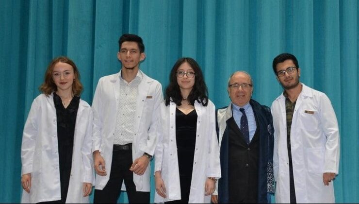 <strong>Uşak Üniversitesi Diş Hekimliği Fakültesi Öğrencileri Beyaz Önlük Giydi</strong>