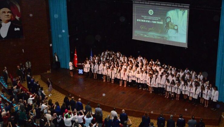 Uşak Üniversitesi Tıp Fakültesi 2.ve 3.Dönem Öğrencilerinin “Beyaz Önlük Giyme” Töreni Gerçekleşti.