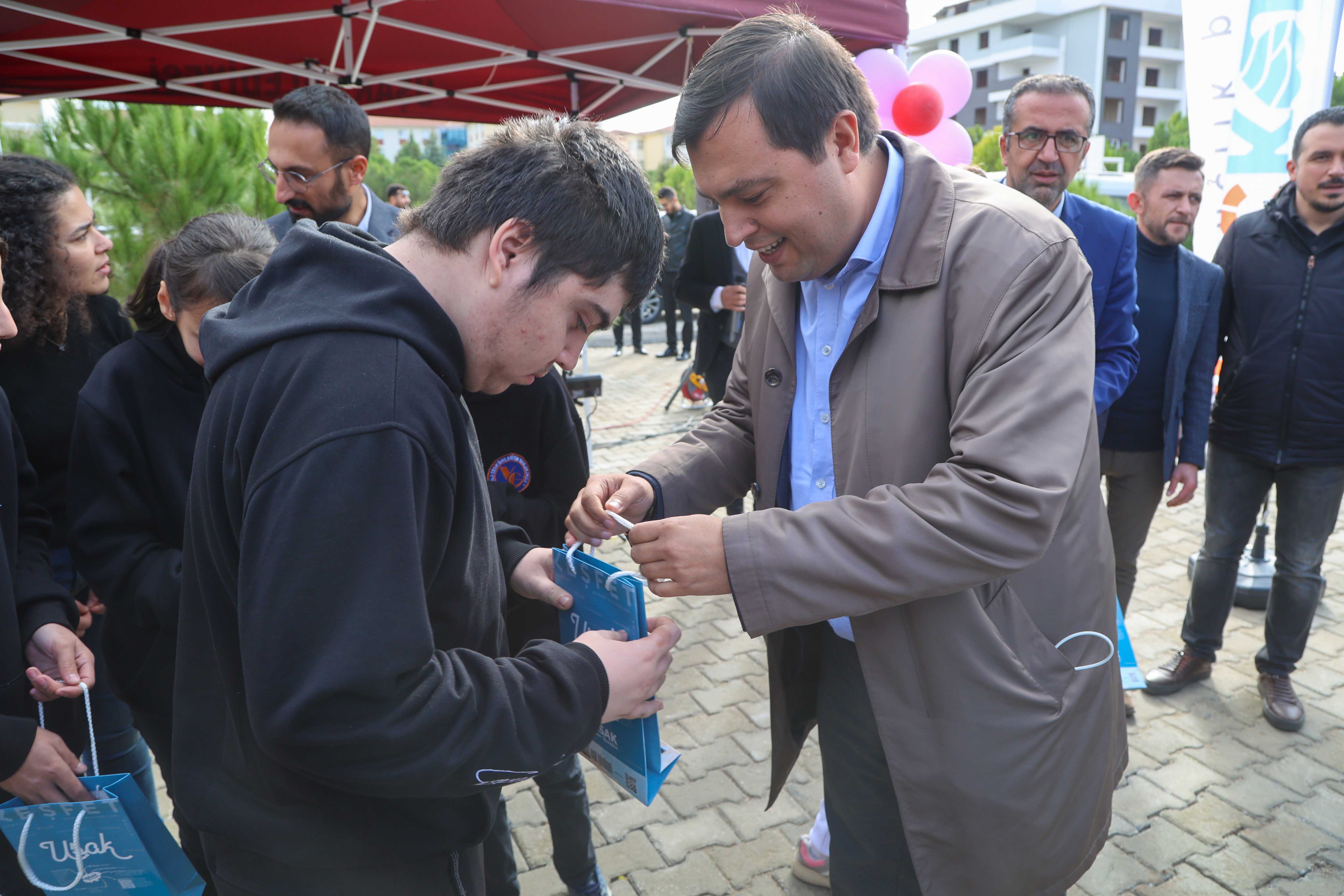 Uşak Belediye Başkanı Mehmet Çakın Vala Gedik’te Gülmenin Engel Tanımadığı Bir Gün Yaşandı
