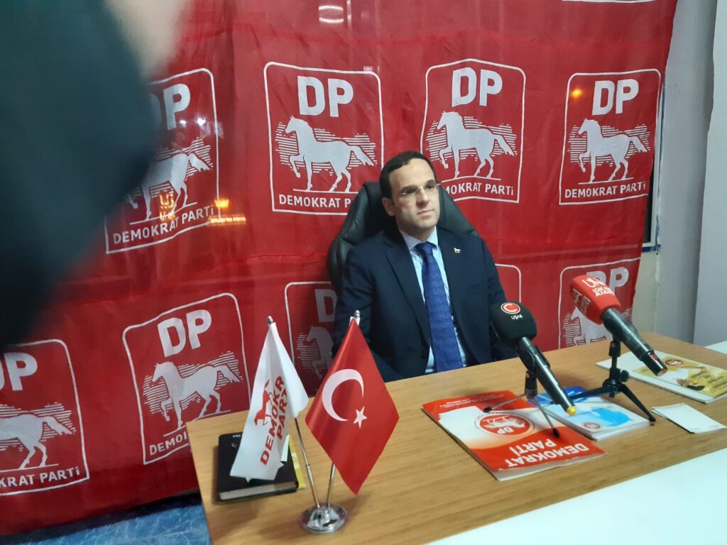 Demokrat Parti Genel Başkan Yardımcısı Faik Tunay bir dizi ziyaretler için Uşak’a geldi.