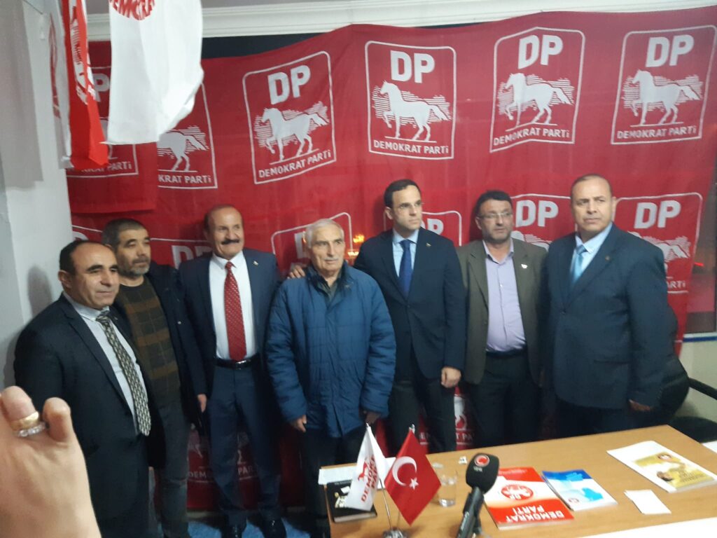 Demokrat Parti Genel Başkan Yardımcısı Faik Tunay bir dizi ziyaretler için Uşak’a geldi.