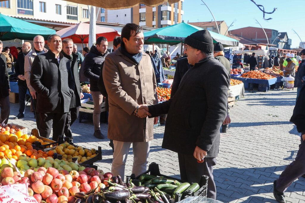 Uşak Belediye Başkanı Mehmet Çakın Çarşamba Pazarı Esnafı’na Ziyaret - 8
