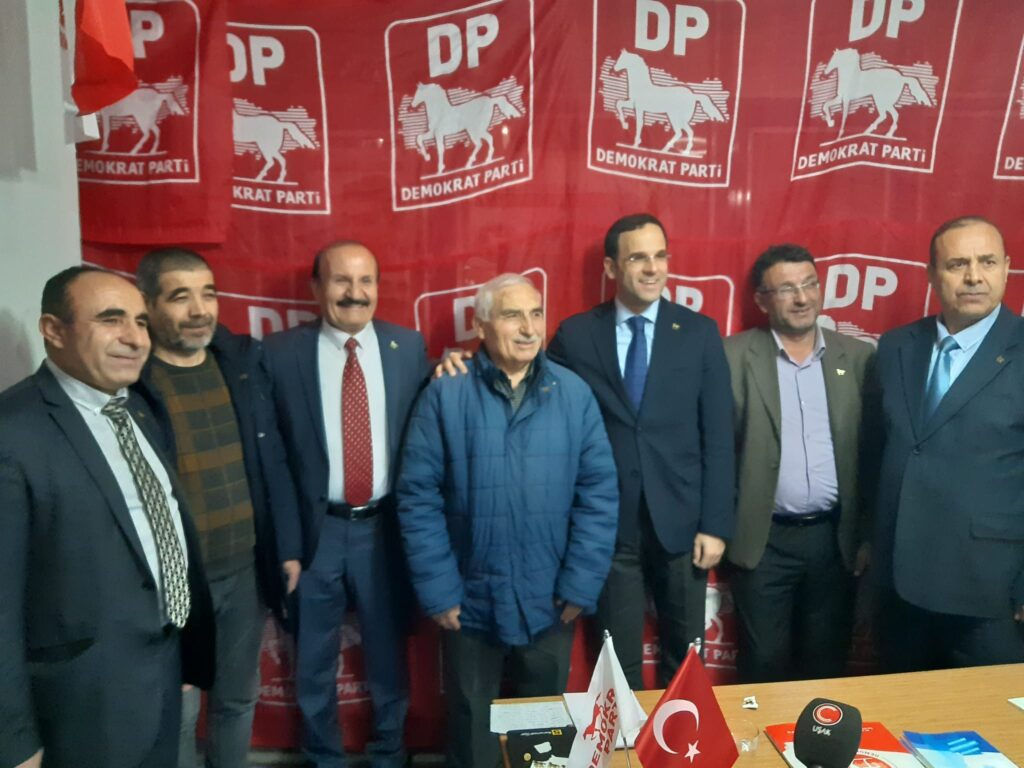 Demokrat Parti Genel Başkan Yardımcısı Faik Tunay bir dizi ziyaretler için Uşak’a geldi.