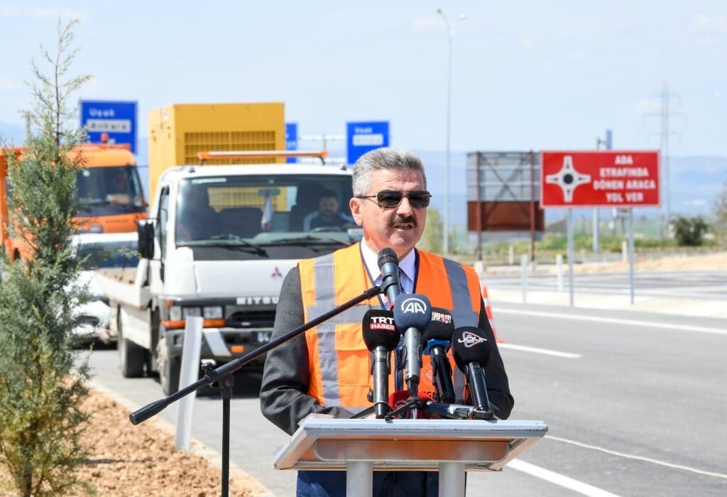 Güney Çevre Yolu'nun yapımı tamamlanan 21,5 kilometrelik kısmı trafiğe açıldı.