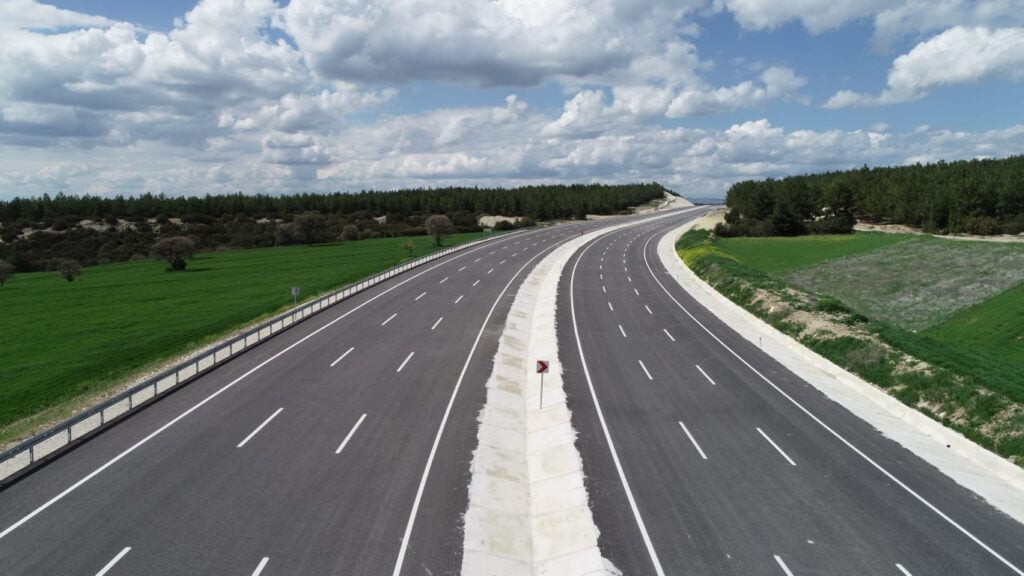 Güney Çevre Yolu'nun yapımı tamamlanan 21,5 kilometrelik kısmı trafiğe açıldı.