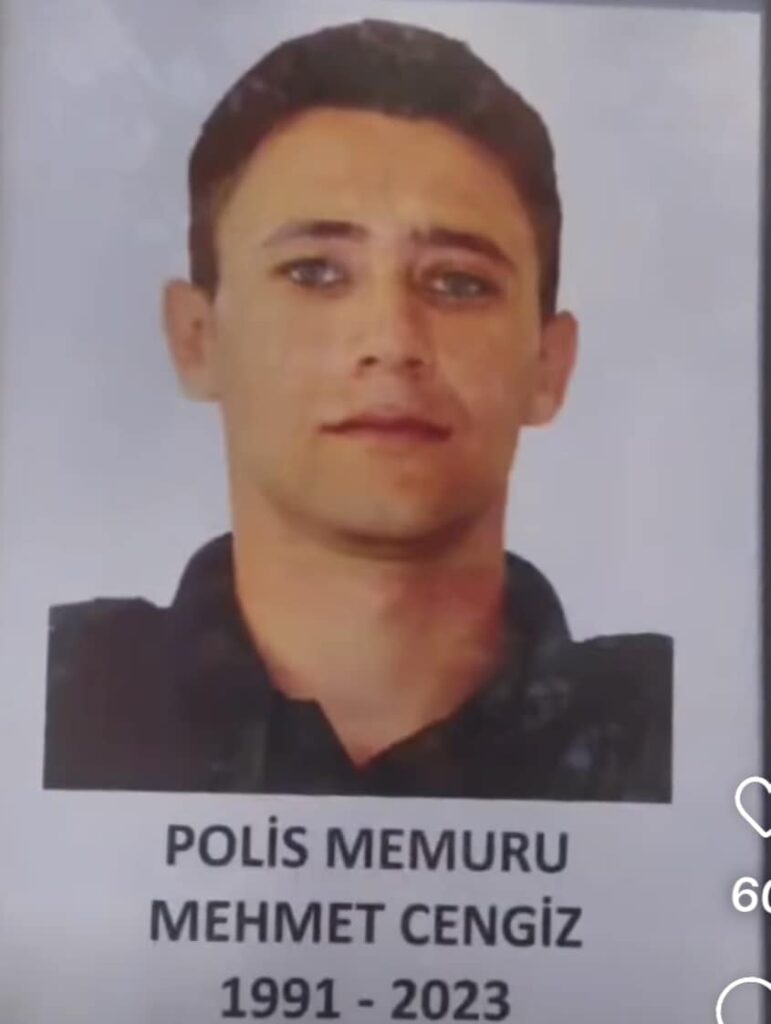 Foça'da Görev Başındaki Polis Memuru Kalp Krizi Sonucu Hayatını Kaybetti