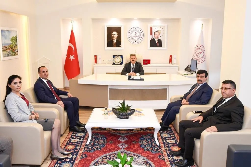 Uşak Valisi Dr. Turan Ergün, İl Milli Eğitim Müdürü Halil Yücel'i Ziyaret Etti.