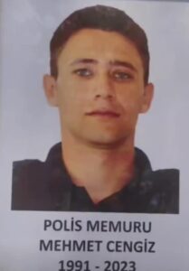Foça’da Görev Başındaki Polis Memuru Kalp Krizi Sonucu Hayatını Kaybetti - foca8217da gorev basindaki polis memuru kalp krizi sonucu hayatini kaybetti