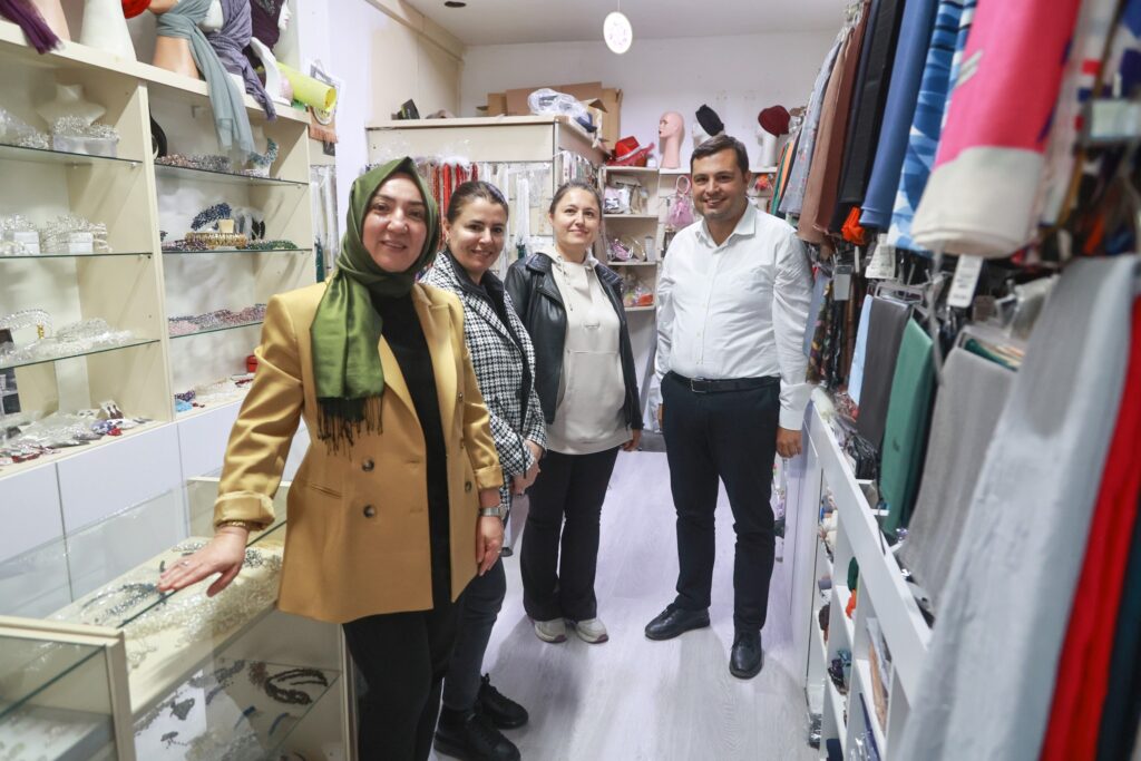Uşak Belediye Başkanı Mehmet Çakın, Esnafları Ziyaret Etti