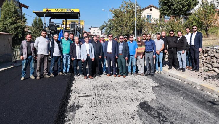 Uşak Belediye Başkanı Mehmet Çakın, Şehit Feridun Alabaş Caddesi’ndeki Asfalt Serimi Çalışmalarını Yerinde İnceledi.