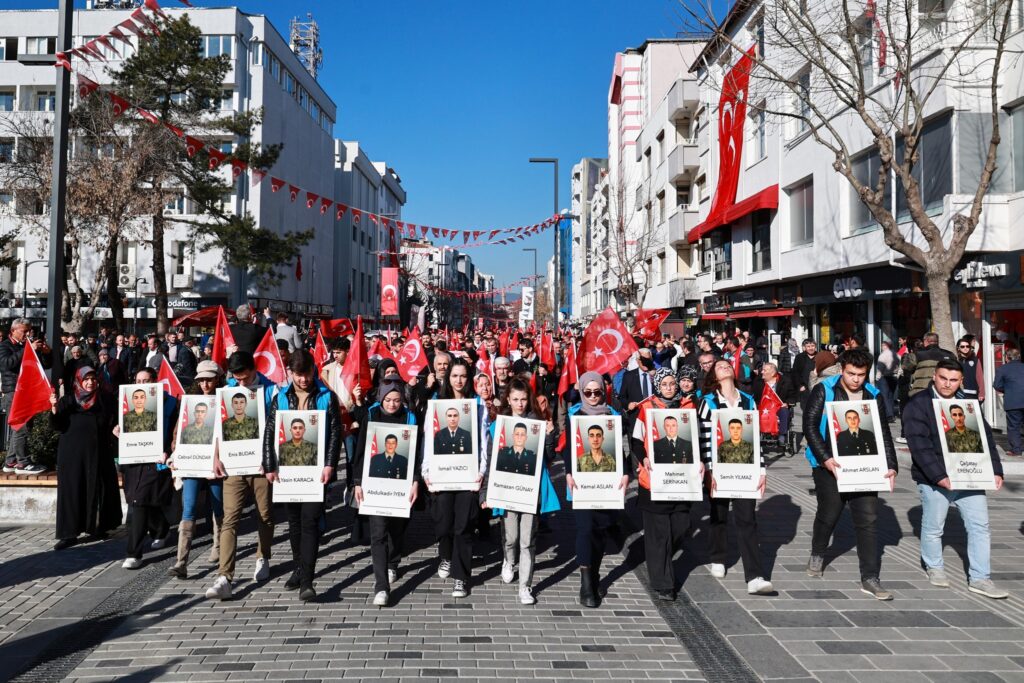 Uşak Halkı Şehitlerini Unutmadı: Anma Yürüyüşü Gerçekleştirildi