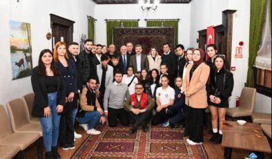 Uşak Valisi Dr. Turan Ergün, Gençlik Buluşması Programında Üniversite Öğrencileriyle Bir Araya Geldi