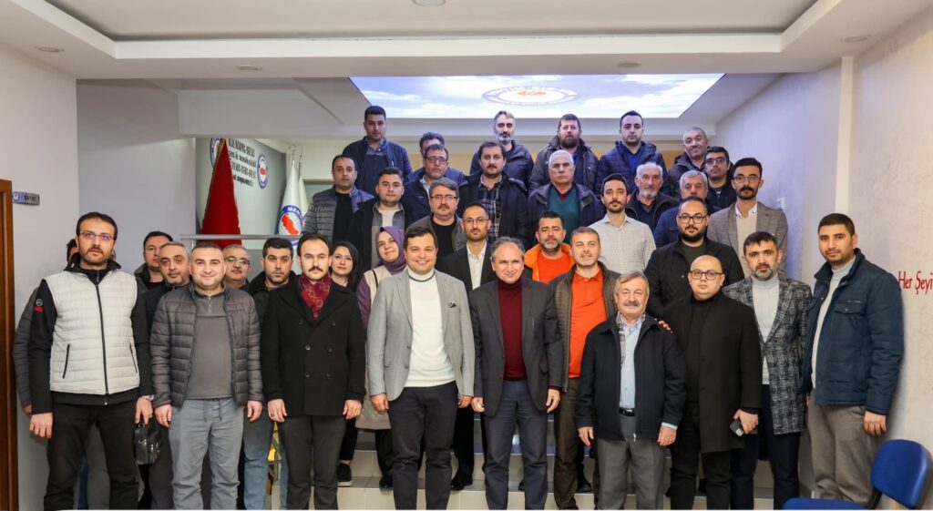 AK Parti Uşak Belediye Başkan Adayı Mehmet Çakın Memur-Sen'i Ziyaret Etti