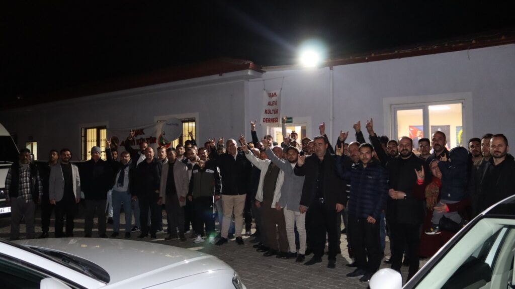 MHP Uşak Belediye Başkan Adayı Sezer Ateş, Alevî Kültür Derneği'ni Ziyaret Etti