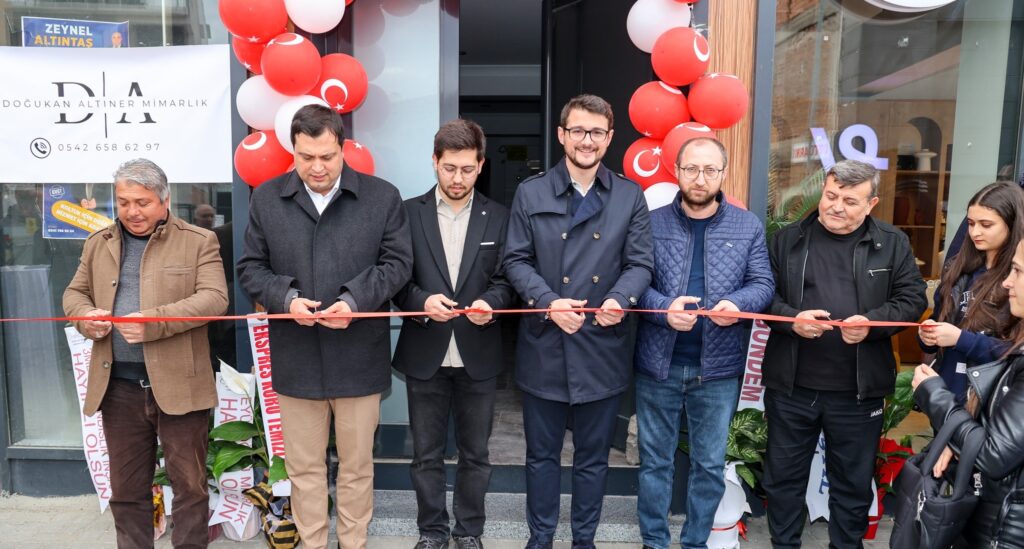 Uşak Belediye Başkanı Çakın, Doğukan Altıner Mimarlık Açılışına Katıldı