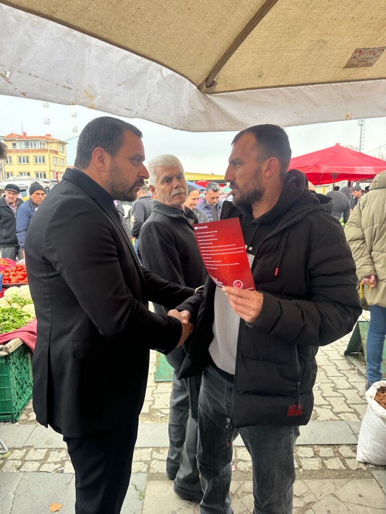  Mhp. Eşme Belediye Başkan Adayı İlhan Özkan, Eşme Pazarında Vatandaşlardan Destek İstedi
