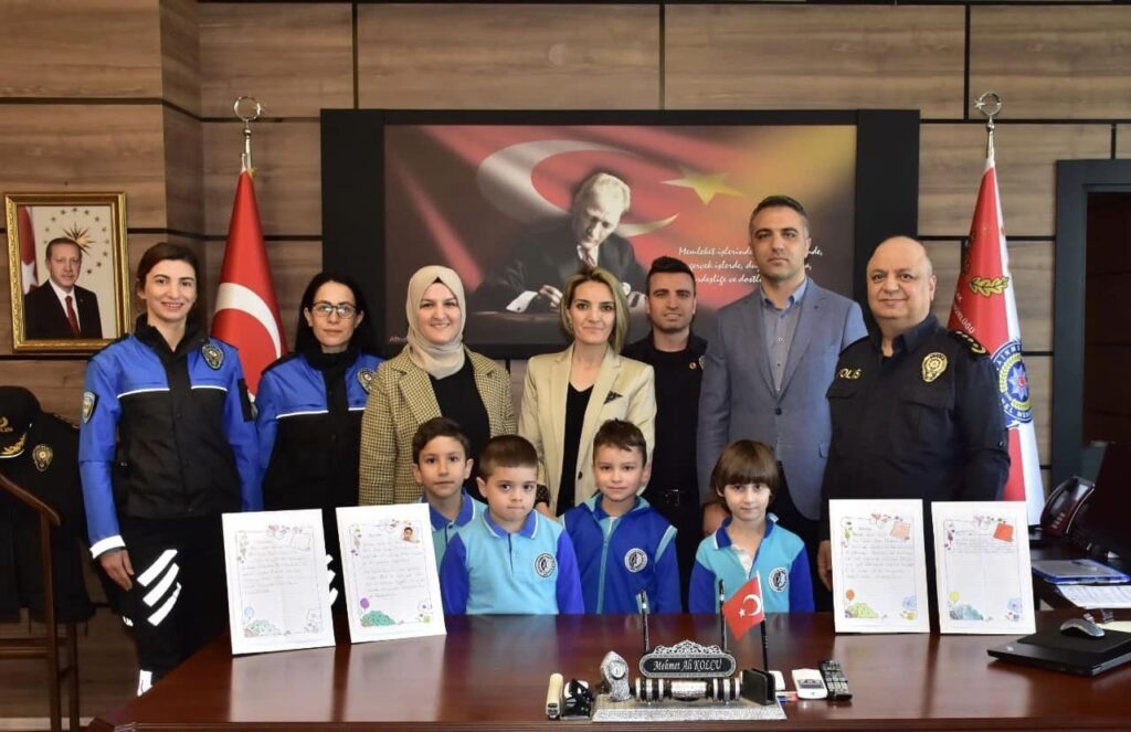 Uşak İl Emniyet Müdürü Mehmet Ali KOLCU, Yaşar Akar İlkokulu Miniklerini Ağırladı