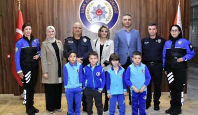 Uşak İl Emniyet Müdürü Mehmet Ali KOLCU, Yaşar Akar İlkokulu Miniklerini Ağırladı