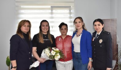 Uşak’ta Polis Eşleri Derneği Başkanı Şehit Ailelerini Ziyaret Etti