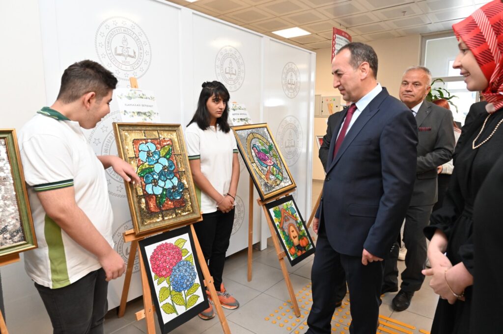 Özel Gereksinimli öğrencilerin "Sanat Eserleri Sergisi" açıldı - 14164431 sergi5