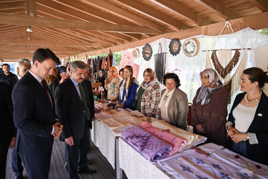 Vali Ergün, Aile Destek Merkezi (ADEM) Projesi Kapsamında Düzenlenen Dönem Sonu Sergisini Ziyaret Etti - 3adem3