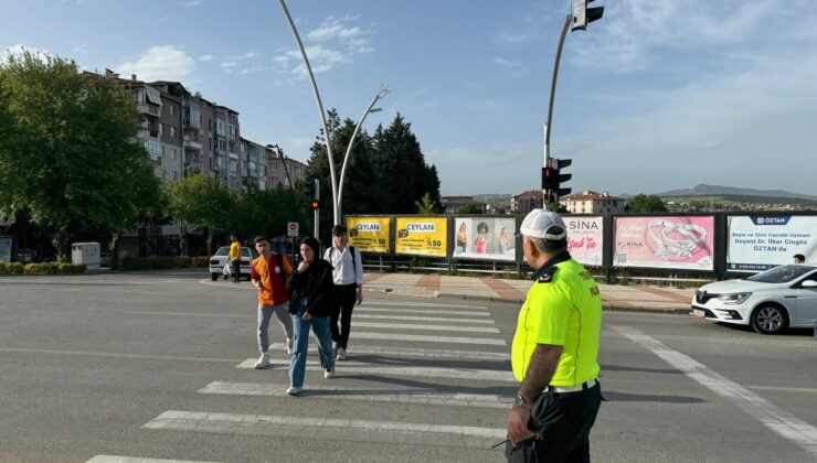 Trafik Kazalarını Önlemek İçin Yayalara Uyarı