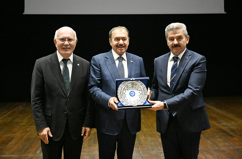 Eski Orman Ve Su İşleri Bakanı Prof. Dr. Eroğlu, Uşak Üniversitesi Öğrencileriyle Buluştu - plaket 1