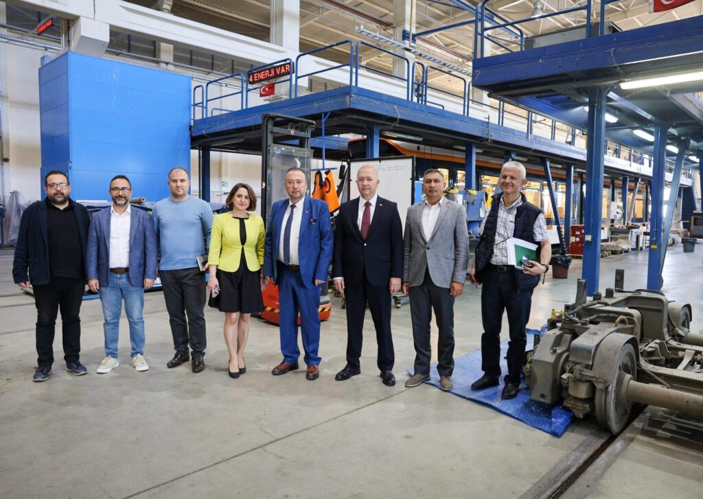 Uşak Belediye Başkanı Yalım, Eskişehir'de Tramvay Projesi İçin İncelemelerde Bulundu