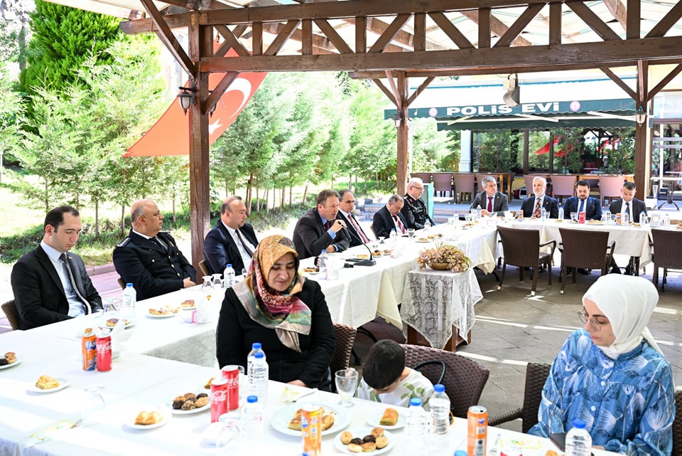 Vali Vekili Önder Can, Hasbahçe Polisevi'nde Bayramlaştı - 448685826 773354694968735 9092444865230176574 n