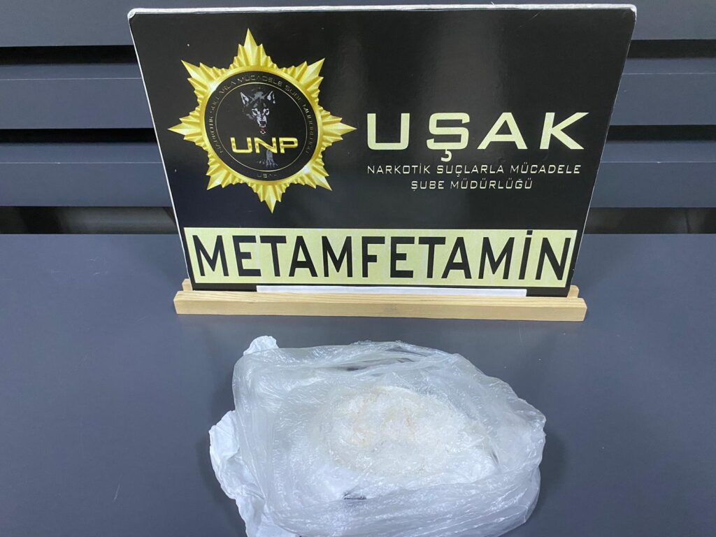 Uşak Emniyet Müdürlüğü'nden Uyuşturucu Operasyonu: 44 Gram Metamfetamin Ve 1 Tabanca Ele Geçirildi! - 78d72140 6f12 4778 ac35 dc1276633309