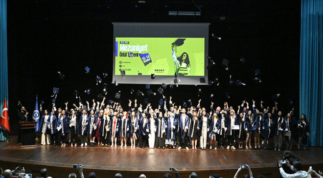 Uşak Üniversitesi 2023-2024 Akademik Yılı Mezuniyet Ödül Töreni, Gerçekleştirildi.