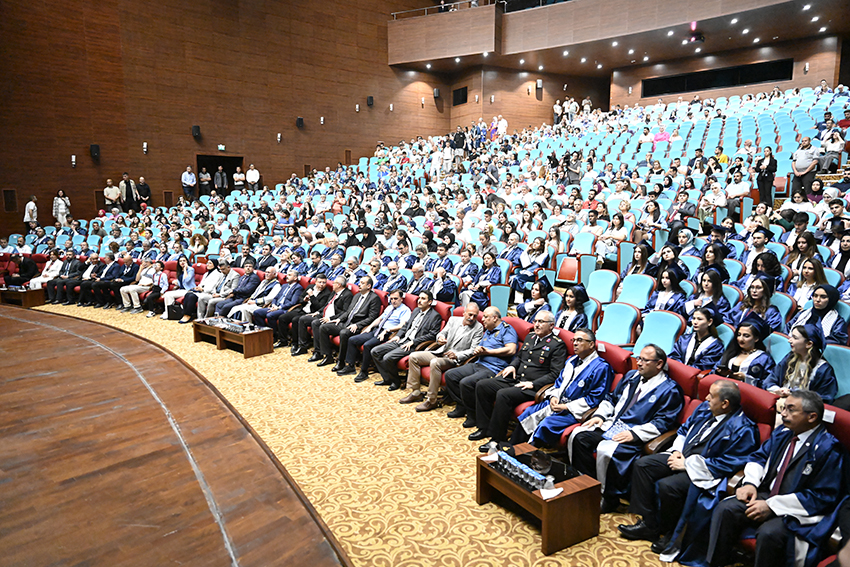 Uşak Üniversitesi 2023-2024 Akademik Yılı Mezuniyet Ödül Töreni, Gerçekleştirildi. - m12