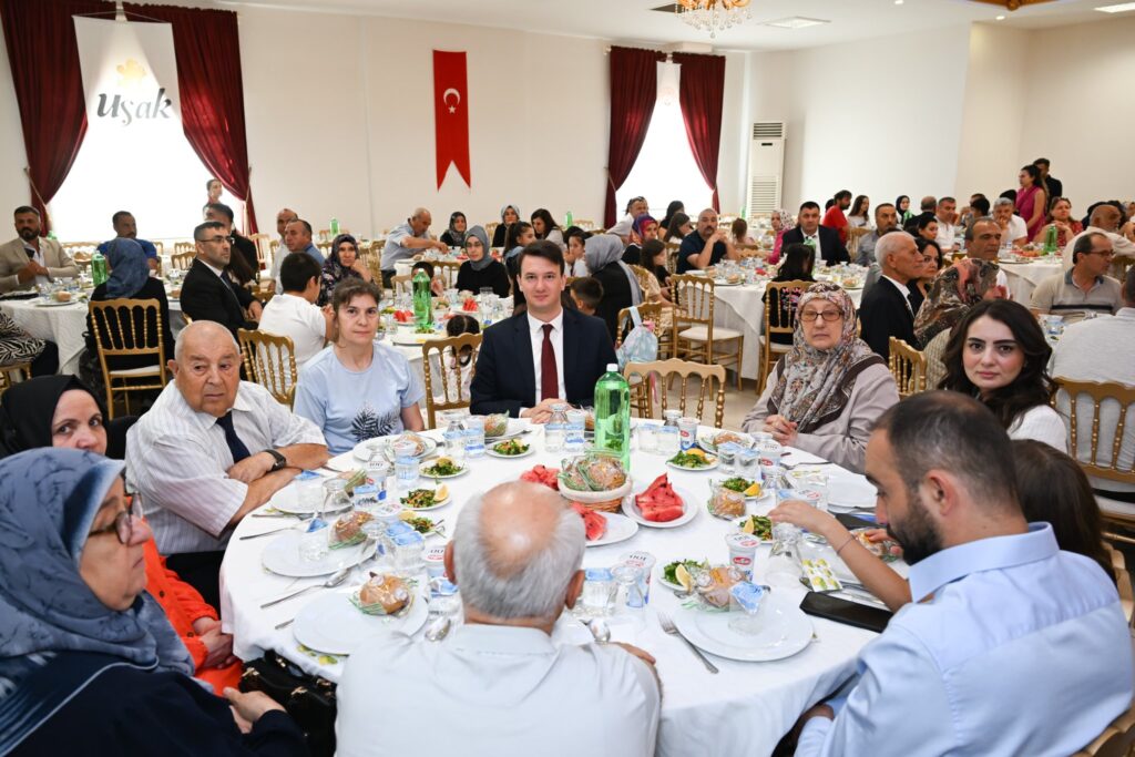 Vali Dr. Turan Ergün, 15 Temmuz Demokrasi Ve Milli Birlik Günü’nde Şehit Aileleri Ve Gazilerle Buluştu - 1 yemek3