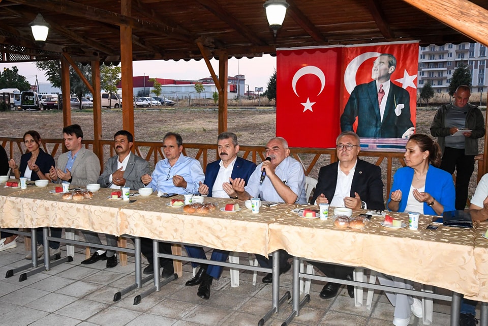 Vali Dr. Turan Ergün, Uşak Işık Çakır Sultan Cemevi'nde Düzenlenen Muharrem Ayı İftar Programına Katıldı - 451004437 789192660051605 2303394676987945705 n